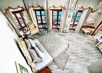 La Petra Hotel - Special Class Yenifoca
