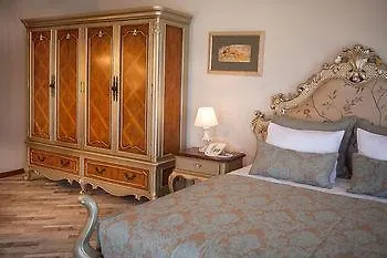 La Petra Hotel - Special Class Yenifoca