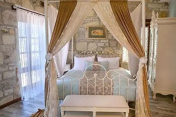La Petra Hotel - Special Class Yenifoca
