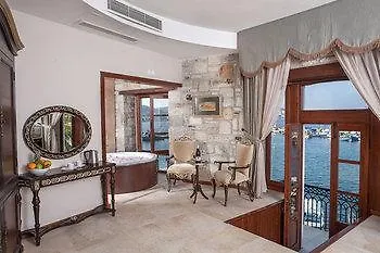 La Petra Hotel - Special Class Yenifoca