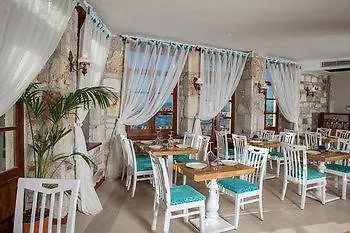 La Petra Hotel - Special Class Yenifoca